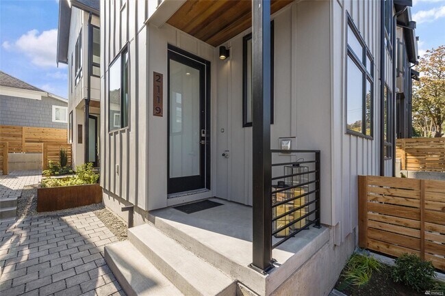 2119 S Walker St, Unit Walker Cottage in Seattle, WA - Building Photo - Building Photo