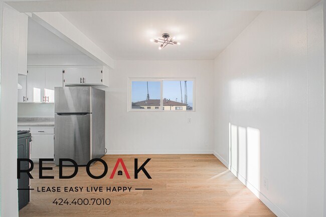 1115 W 111th St in Los Angeles, CA - Foto de edificio - Building Photo