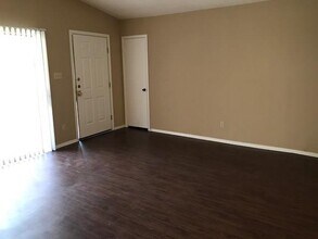 806 Sirocco Dr in Austin, TX - Building Photo - Building Photo