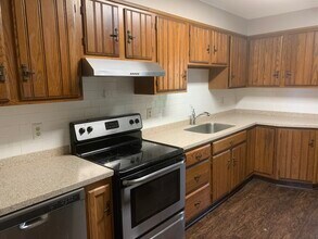 206 Lafayette Rd in Medina, OH - Building Photo - Building Photo