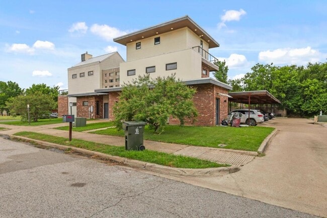 213 N Houston Ave in Bryan, TX - Building Photo - Building Photo