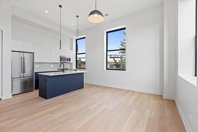 1934 W North Ave in Chicago, IL - Building Photo - Building Photo