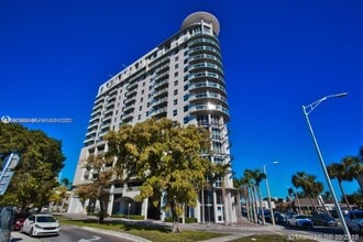 1 Glen Royal Pkwy in Miami, FL - Building Photo - Building Photo
