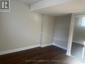 15 Powell Dr in Brampton, ON - Building Photo - Building Photo