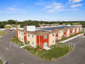 260 Spanish Moss Cir in Sebring, FL - Building Photo