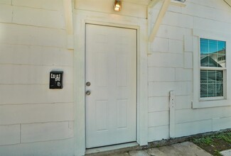 404 N 7th St in Baytown, TX - Foto de edificio - Building Photo
