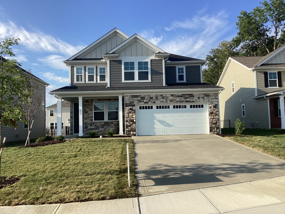 315 Pne Hl Ct in Delaware, OH - Building Photo