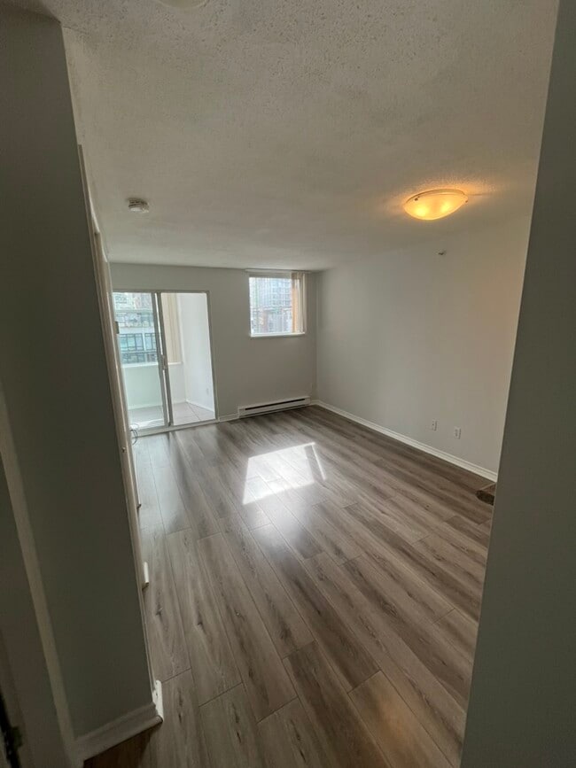 1278 Granville St in Vancouver, BC - Building Photo - Building Photo