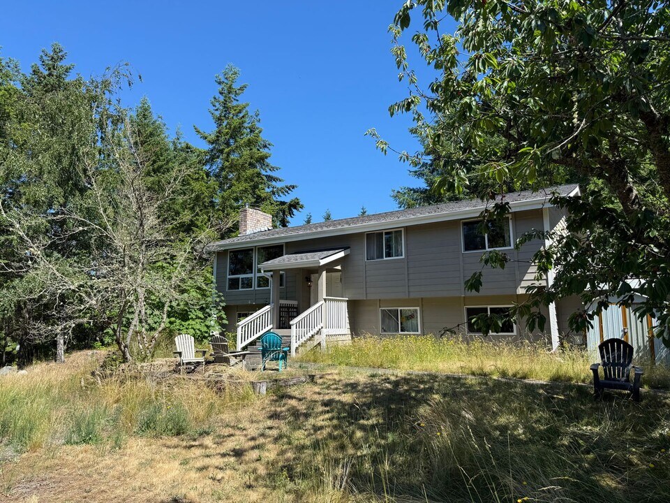 71 Chimacum Creek Dr in Port Hadlock, WA - Building Photo