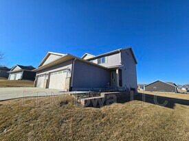 4104 Mourning Dove Dr in Waterloo, IA - Building Photo