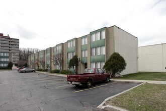 Park Shore Commons in Gary, IN - Foto de edificio - Building Photo