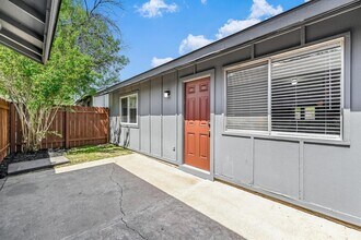 317 W William Cannon Dr in Austin, TX - Building Photo - Building Photo