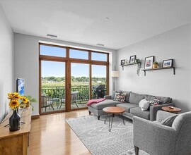 160 S River St, Unit 409 in Aurora, IL - Building Photo - Building Photo