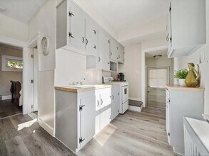 17 Rhodes Ave in East Providence, RI - Building Photo - Building Photo