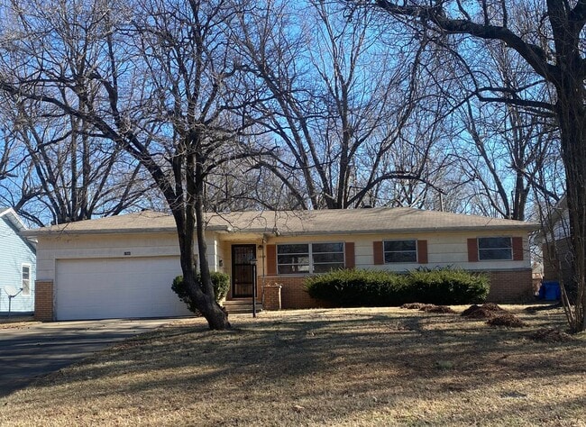 property at 1504 S Barnes Ave