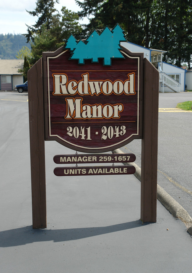 Redwood Manor in Lebanon, OR - Building Photo - Building Photo