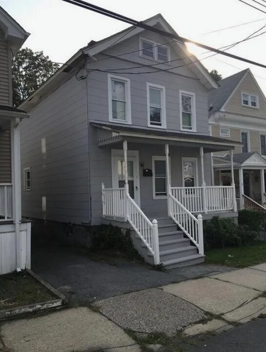 28 Grant St in Middletown, NY - Building Photo