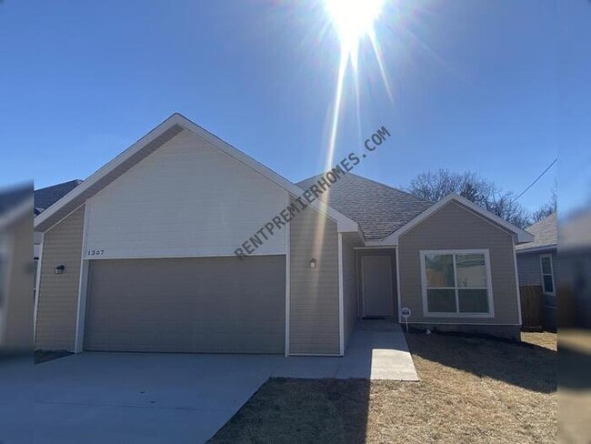 property at 1307 Lee Mac Dr