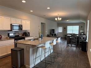 14127 Macquarie Dr in Pflugerville, TX - Foto de edificio - Building Photo