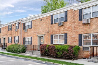 114-120 Montgomery Street Apartments in Bloomfield, NJ - Building Photo - Building Photo