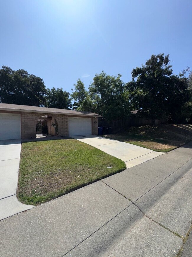 5324 Bellflower Way in Fair Oaks, CA - Building Photo - Building Photo
