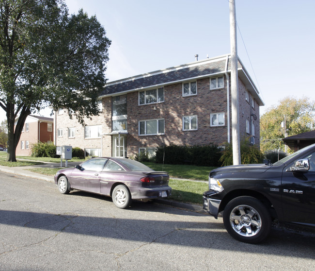 2915 N 53rd St in Lincoln, NE - Foto de edificio - Building Photo