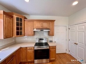 242 Upper Pattagansett Rd in East Lyme, CT - Building Photo - Building Photo