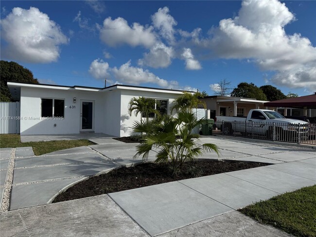 631 E 43rd St in Hialeah, FL - Building Photo - Building Photo