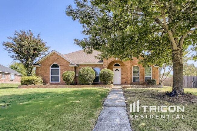 823 Fox Glen Cir in Lancaster, TX - Building Photo - Building Photo