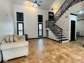 109 E Del Mar Blvd in Laredo, TX - Building Photo - Building Photo