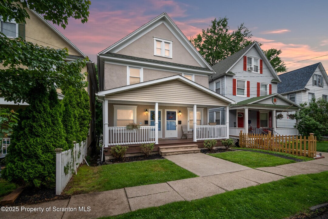 2215 Capouse Ave in Scranton, PA - Building Photo