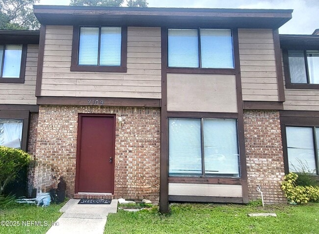 property at 7109 Prestwick Cir N