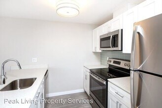 6041 California Ave SW in Seattle, WA - Building Photo - Building Photo