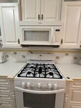 137 Lake Shore Rd in Boston, MA - Building Photo - Building Photo
