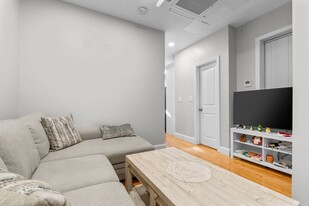 756 Huntington Ave, Unit 6 in Boston, MA - Building Photo
