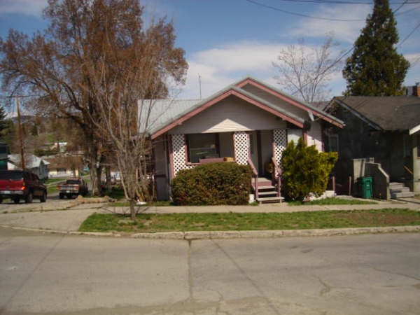 802 Lincoln St in Klamath Falls, OR - Building Photo