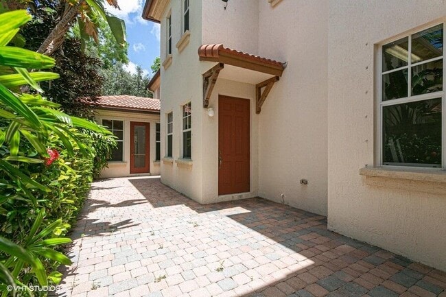 872 Taft Ct in Palm Beach Gardens, FL - Building Photo - Building Photo