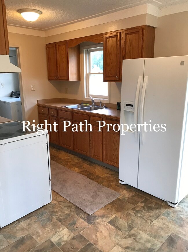 671 Bell Ave in Elyria, OH - Foto de edificio - Building Photo