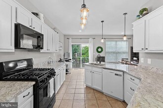 25378 Ashbury Dr in Chantilly, VA - Building Photo - Building Photo