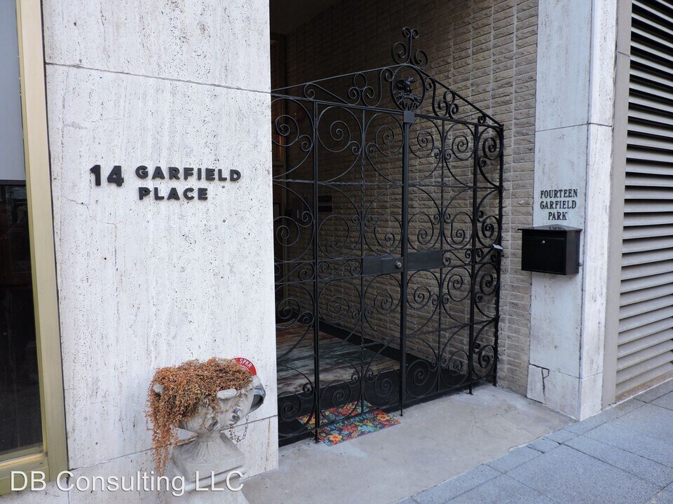 14 Garfield Pl in Cincinnati, OH - Building Photo