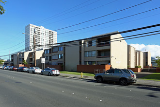 Kauluwela II Apartments in Honolulu, HI - Building Photo - Building Photo