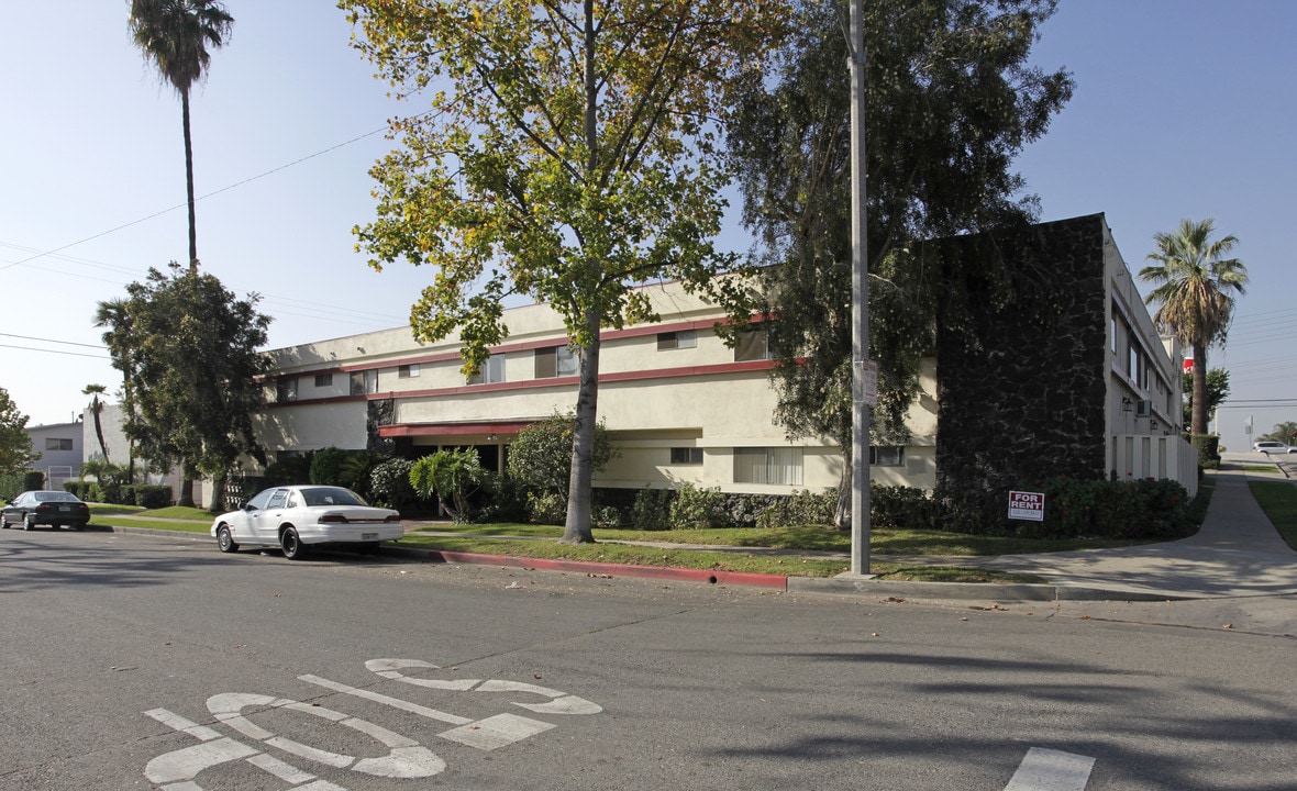 451-485 N Bedford St in La Habra, CA - Foto de edificio