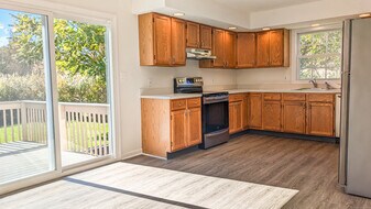 421 Boston St in Guilford, CT - Building Photo