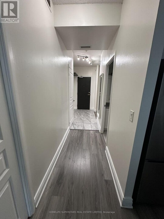 18 Yonge St in Toronto, ON - Building Photo