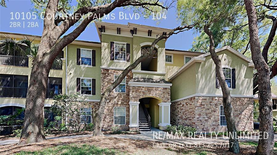 10105 Courtney Palms Blvd in Tampa, FL - Foto de edificio