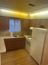 216 SW 10th St in Hallandale Beach, FL - Building Photo - Building Photo