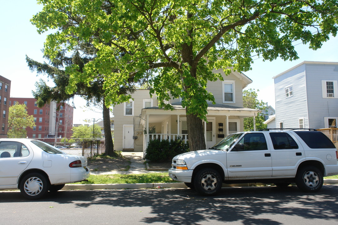 621 Sewall Ave in Asbury Park, NJ - Foto de edificio