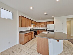 6614 Painted Morning Ave in Las Vegas, NV - Building Photo - Building Photo