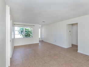 438 Clover Rd in Venice, FL - Building Photo - Building Photo