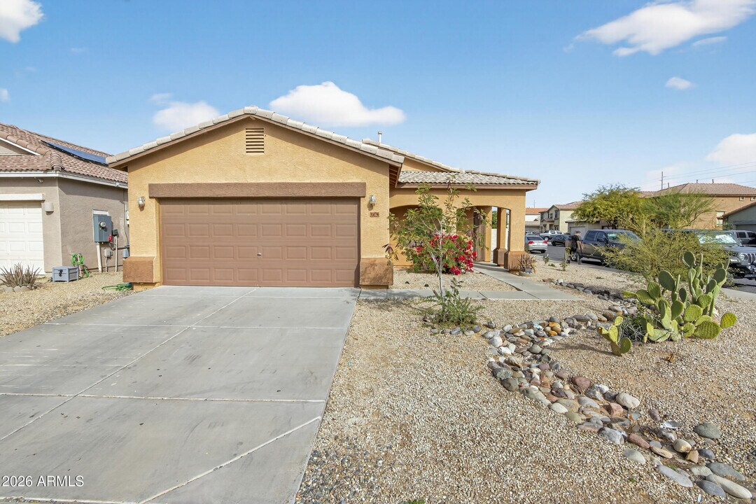 1476 E Avenida Grande in Casa Grande, AZ - Building Photo